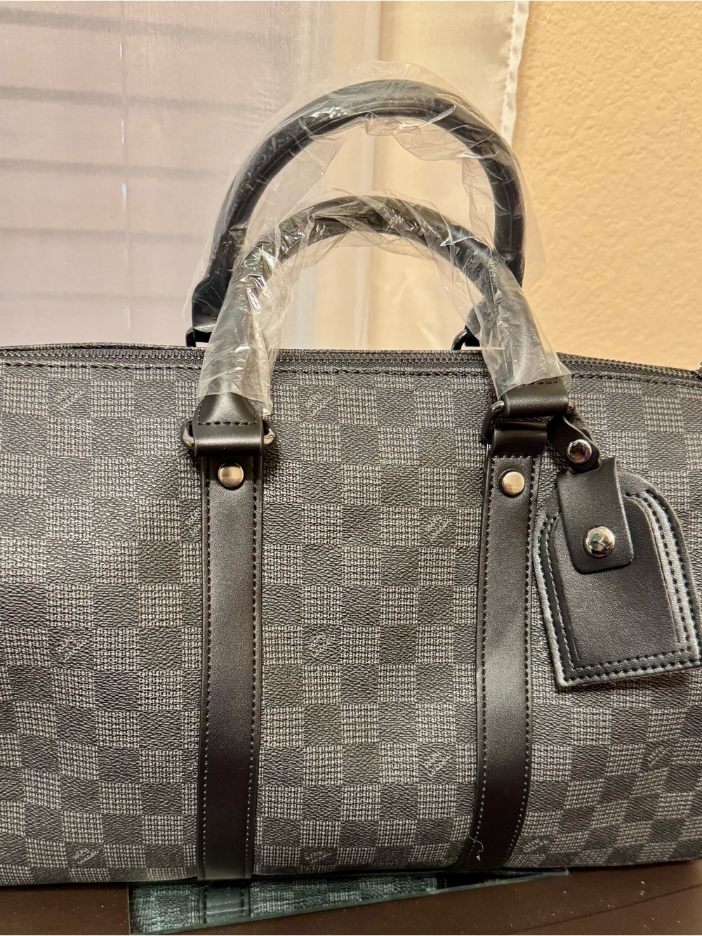 New Cernen Kearn Bag with gunmetal hardware & long strap crossbody
